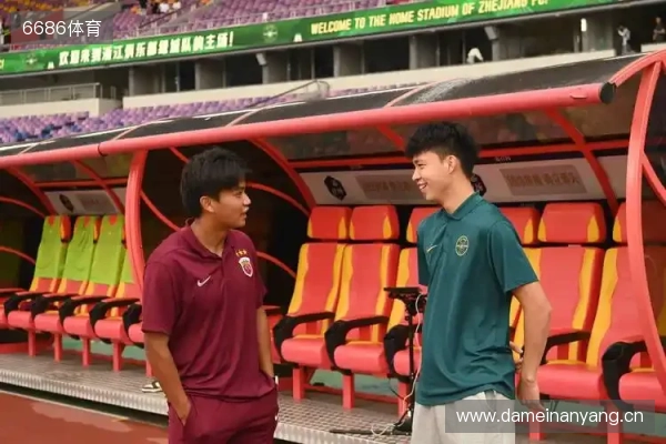 哥俩好!王钰栋评论蒯纪闻社媒 真帅兄弟;后者回复 你不在太孤单 哥俩好!王钰栋评论蒯纪闻社媒 真帅兄弟;后者回复 你不在太孤单