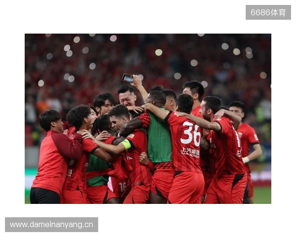 三连冠!上海海港加冕2025赛季中超冠军,摘下队史中超第四星 三连冠!上海海港加冕2025赛季中超冠军,摘下队史中超第四星